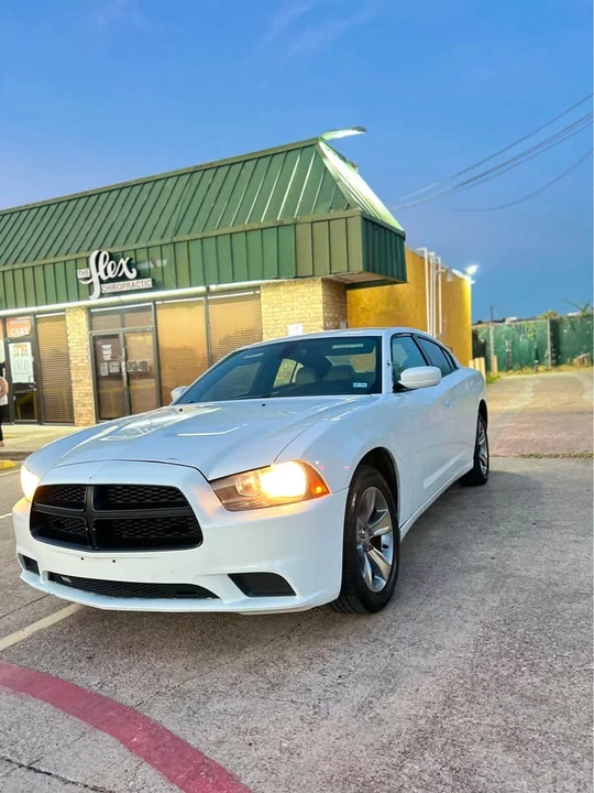 2012 Dodge Charger 7th Gen - Image 2 of 11