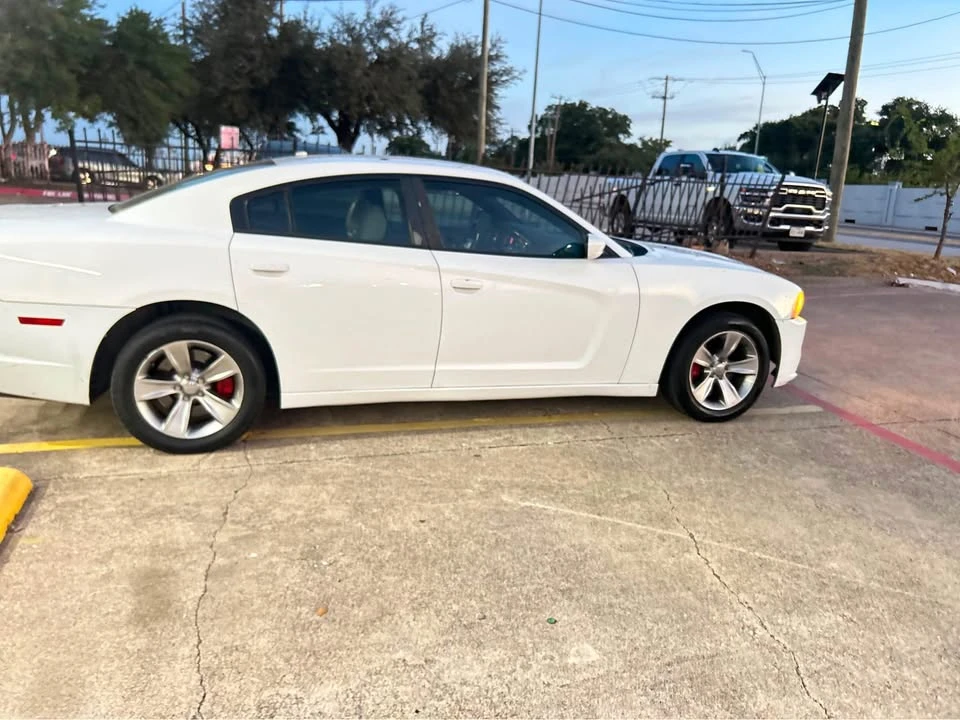 2012 Dodge Charger 7th Gen - Image 4 of 11