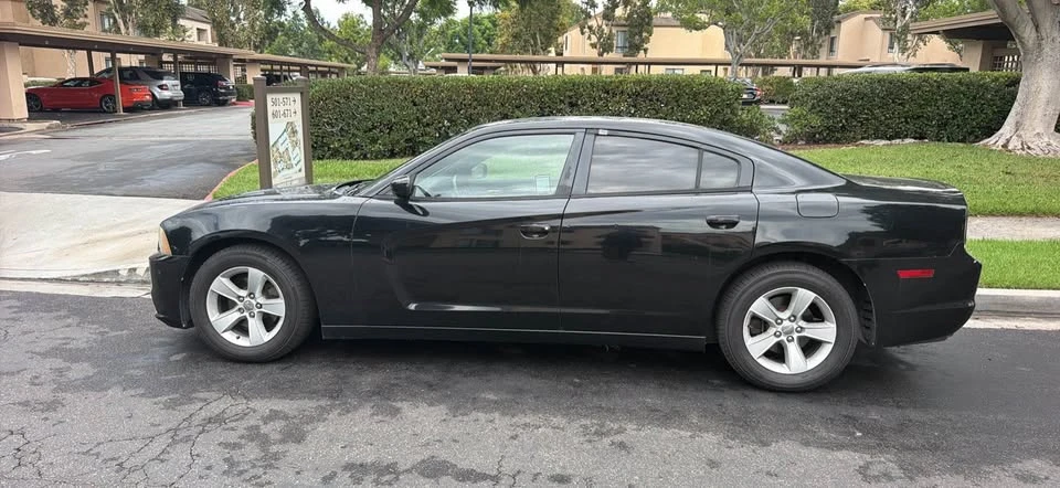 2012 Dodge Charger 7th Gen - Image 3 of 4
