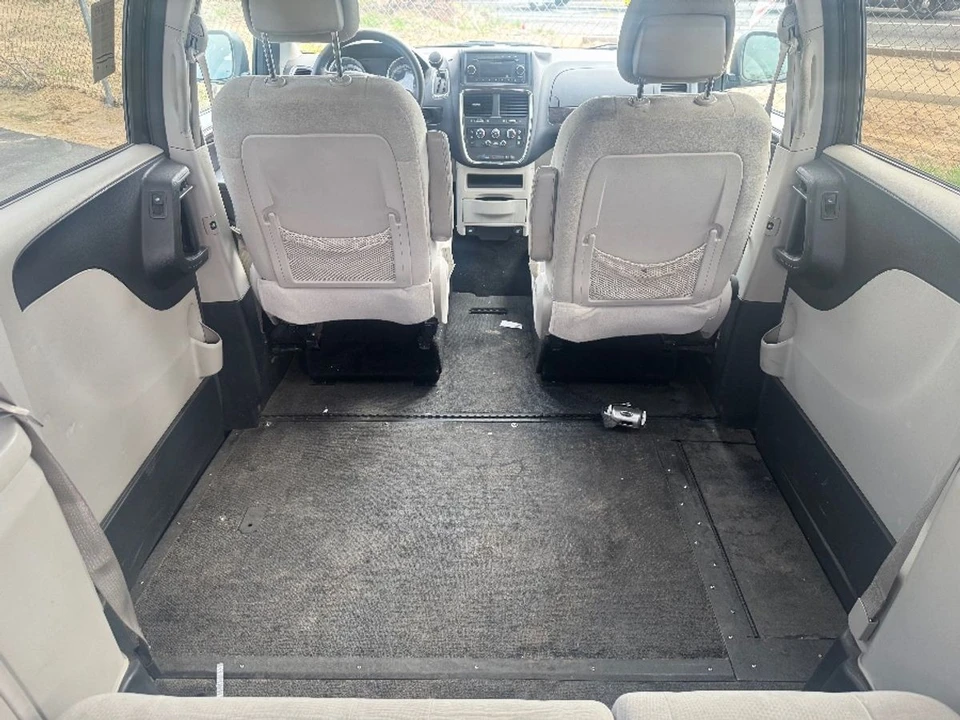 2012 Dodge Caravan - Image 3 of 11