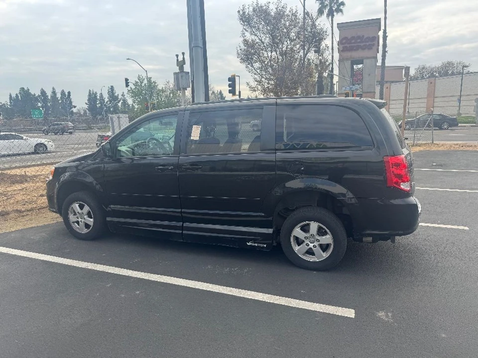 2012 Dodge Caravan - Image 8 of 11