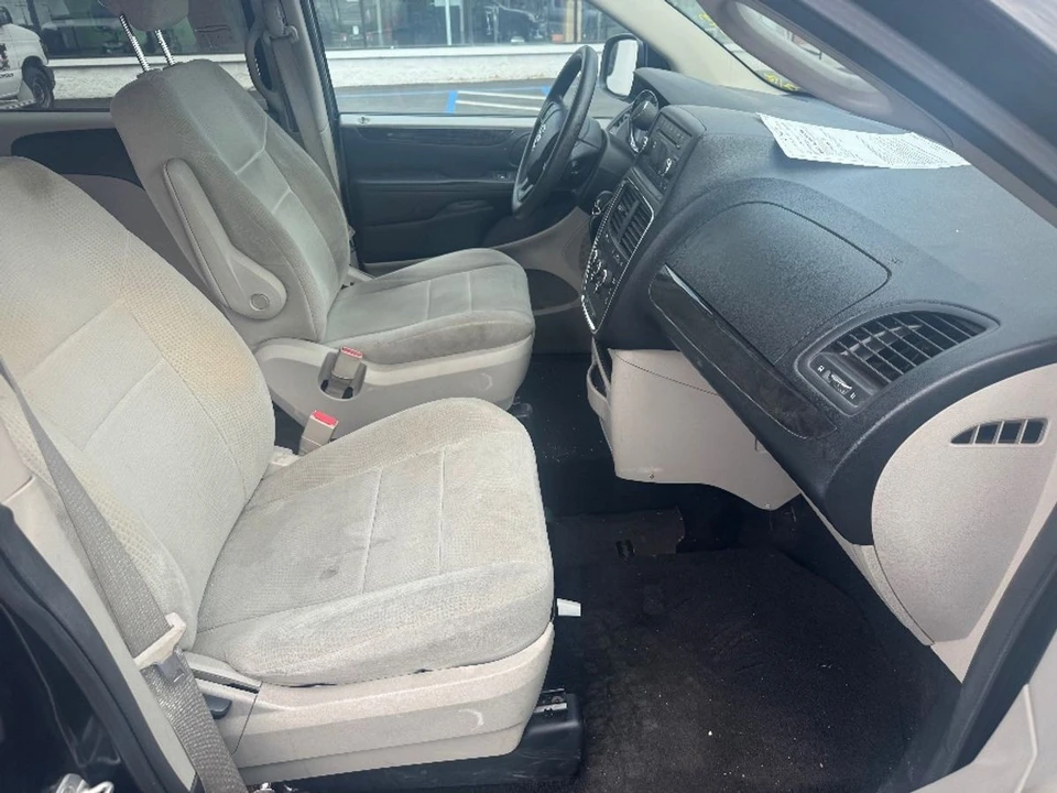 2012 Dodge Caravan - Image 6 of 11