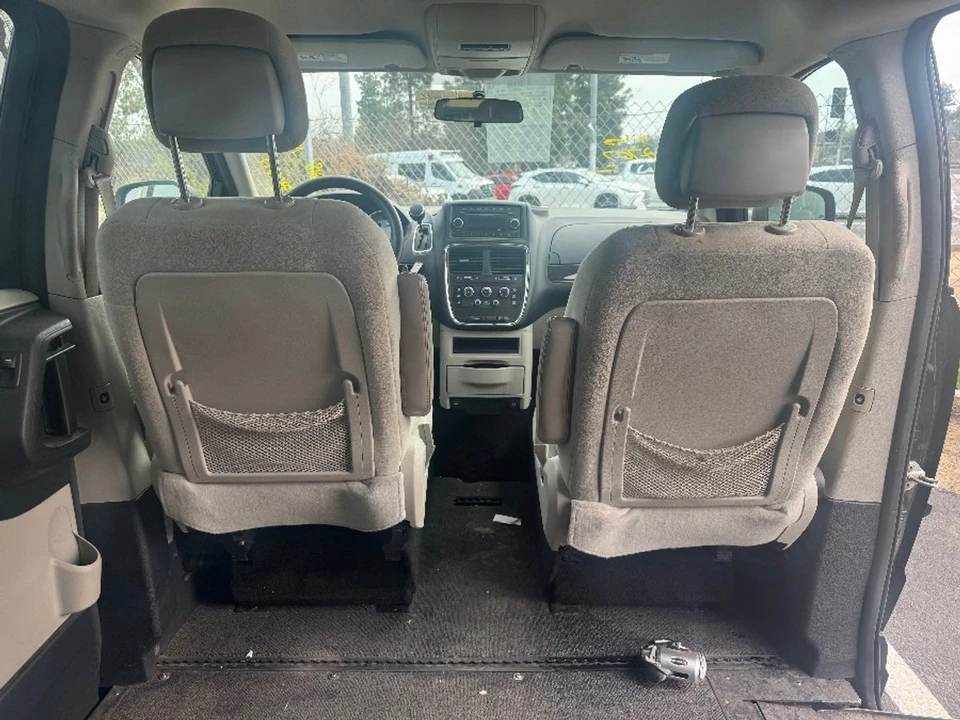 2012 Dodge Caravan - Image 2 of 11