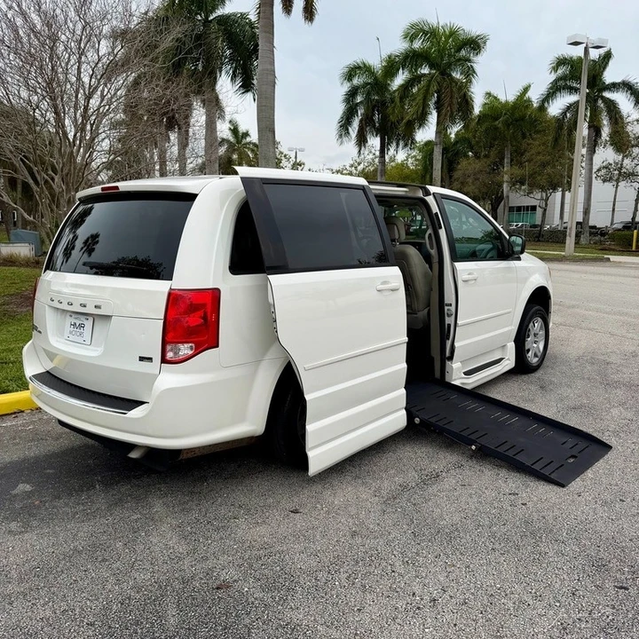 2012 Dodge Caravan - Image 3 of 21