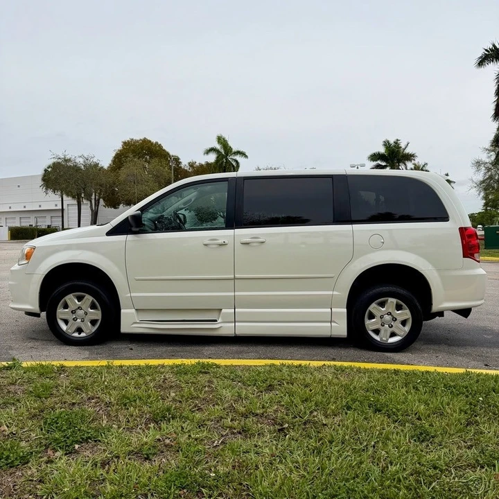 2012 Dodge Caravan - Image 16 of 21