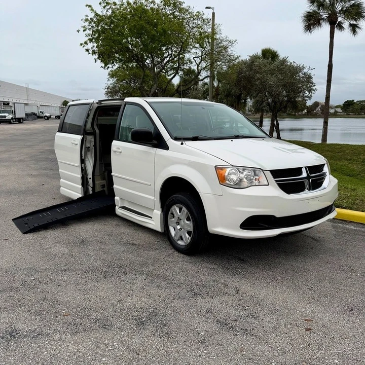 2012 Dodge Caravan - Image 2 of 21
