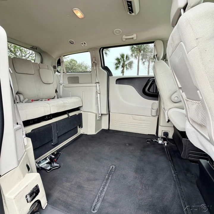 2012 Dodge Caravan - Image 6 of 21