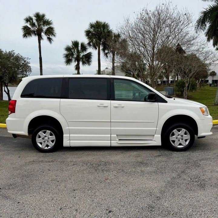 2012 Dodge Caravan - Image 9 of 21