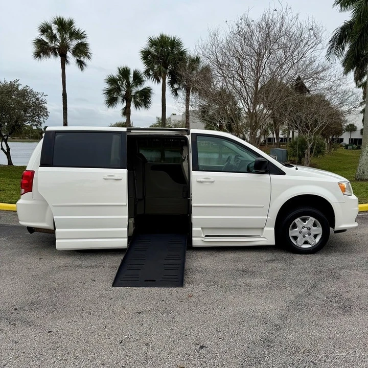2012 Dodge Caravan - Image 4 of 21