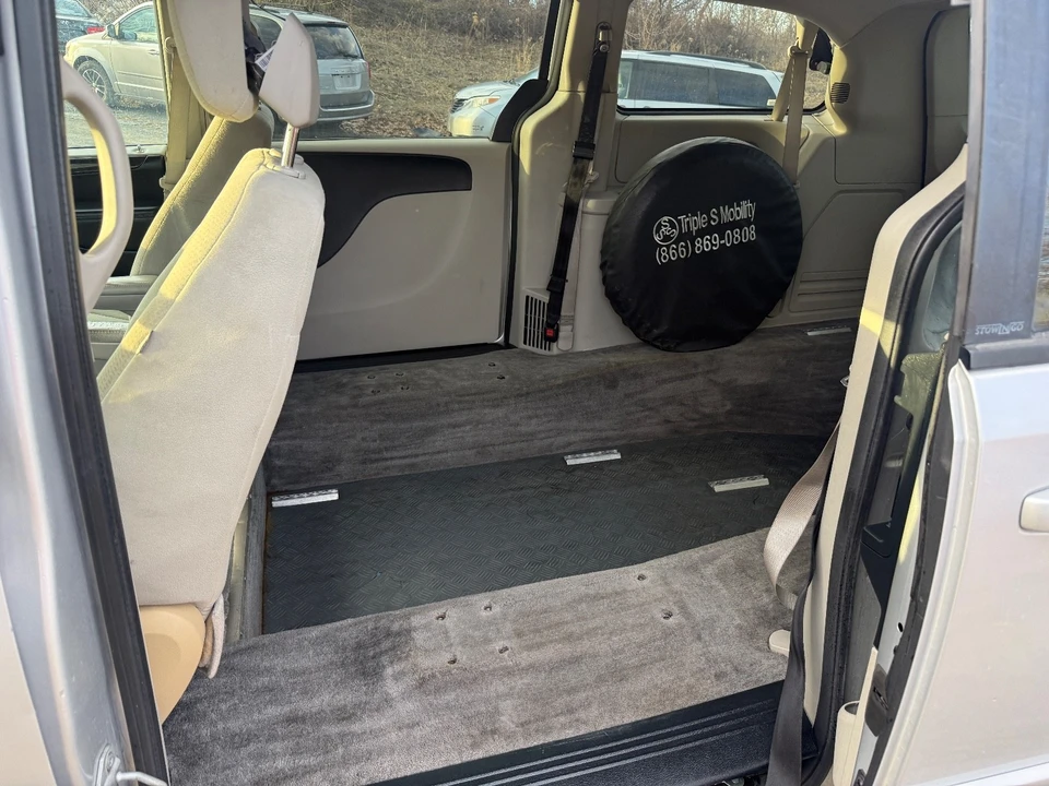 2012 Dodge Caravan - Image 10 of 18