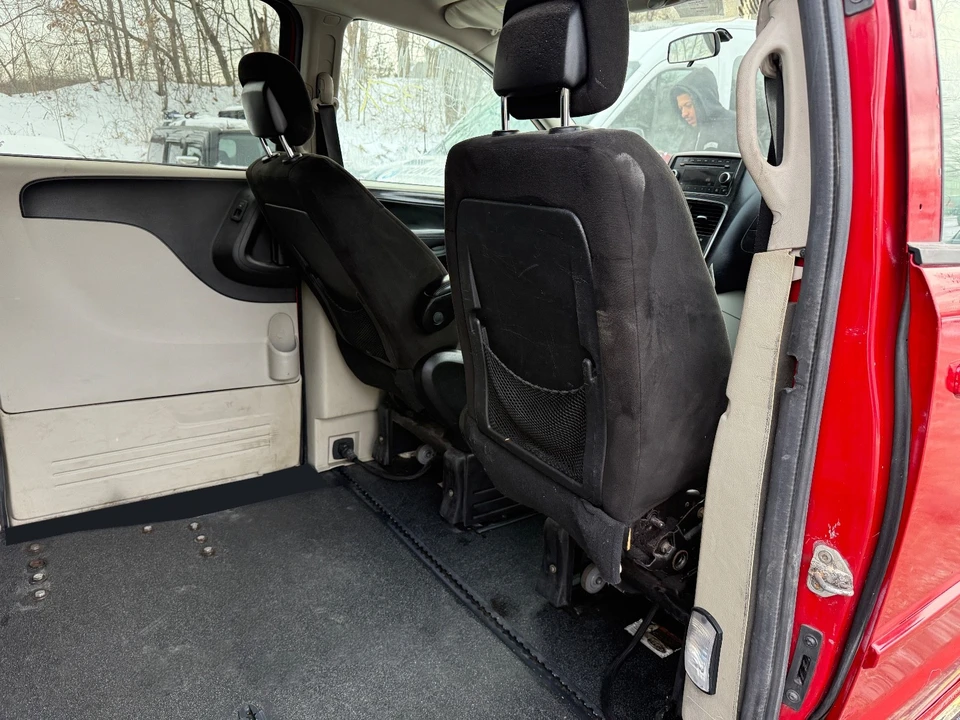2012 Dodge Caravan - Image 17 of 20