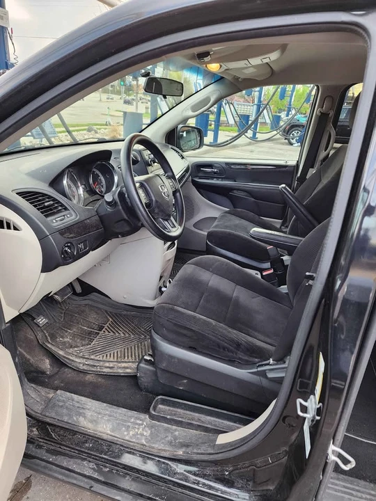 2012 Dodge Caravan - Image 16 of 17