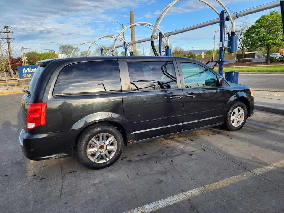 2012 Dodge Caravan - Image 2 of 17
