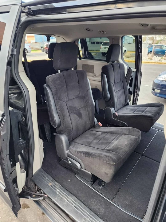 2012 Dodge Caravan - Image 15 of 17
