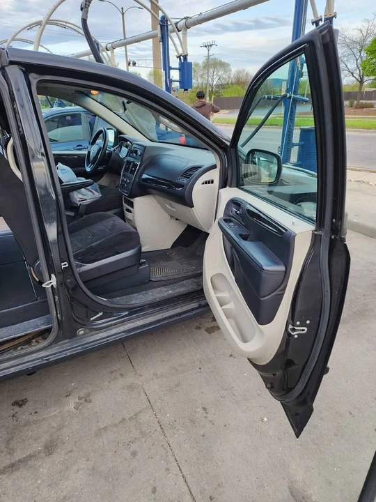 2012 Dodge Caravan - Image 14 of 17