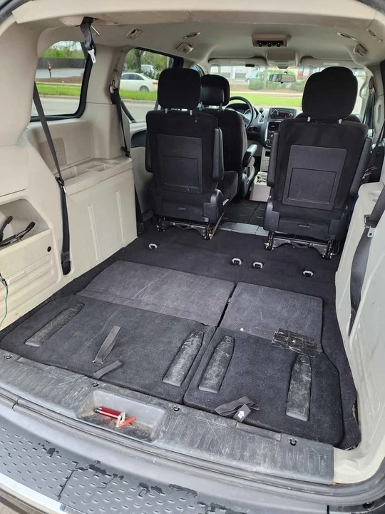 2012 Dodge Caravan - Image 10 of 17