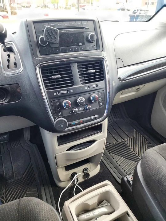 2012 Dodge Caravan - Image 8 of 17
