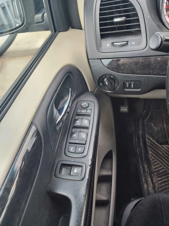 2012 Dodge Caravan - Image 5 of 17