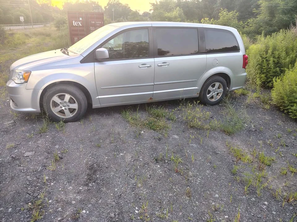 2012 Dodge Caravan - Image 2 of 4
