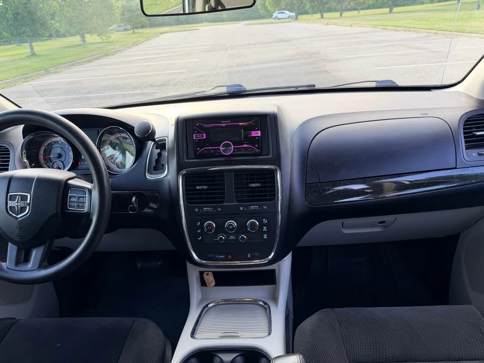 2012 Dodge Caravan - Image 11 of 16