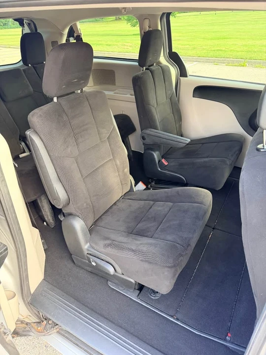 2012 Dodge Caravan - Image 10 of 16