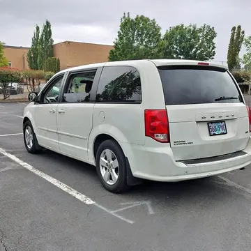 2012 Dodge Grand Caravan SXT Minivan 4D