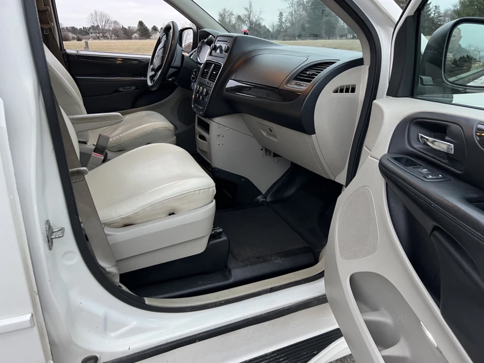 2012 Dodge Caravan - Image 16 of 21