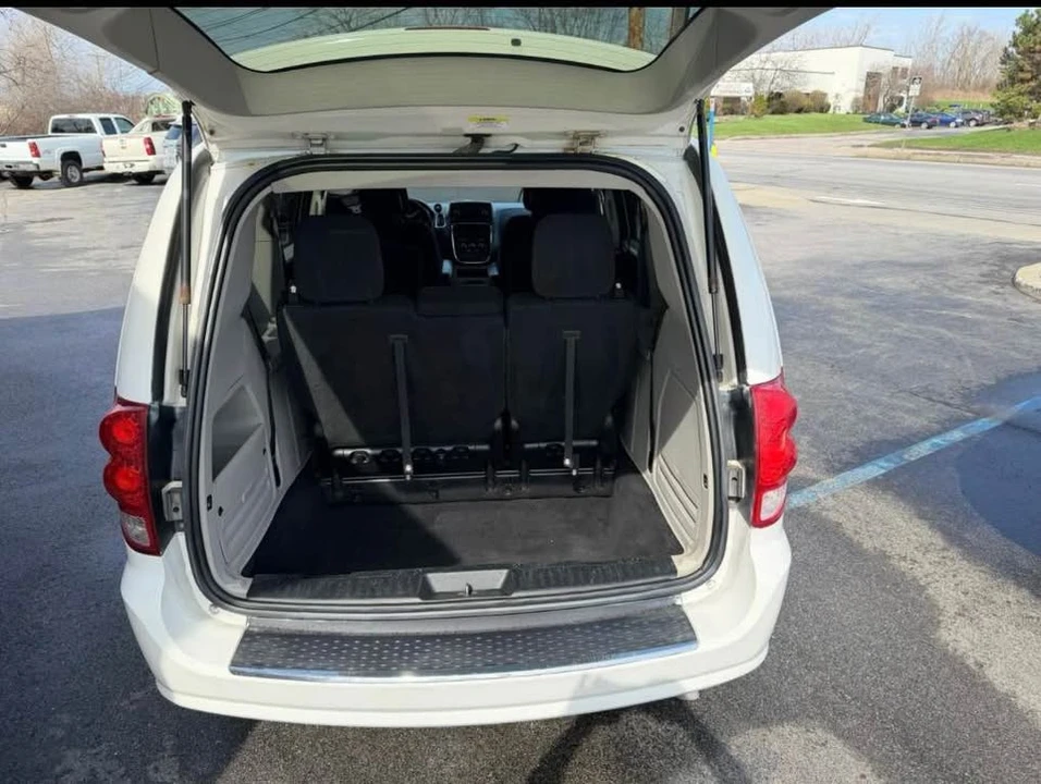 2012 Dodge Caravan - Image 6 of 18