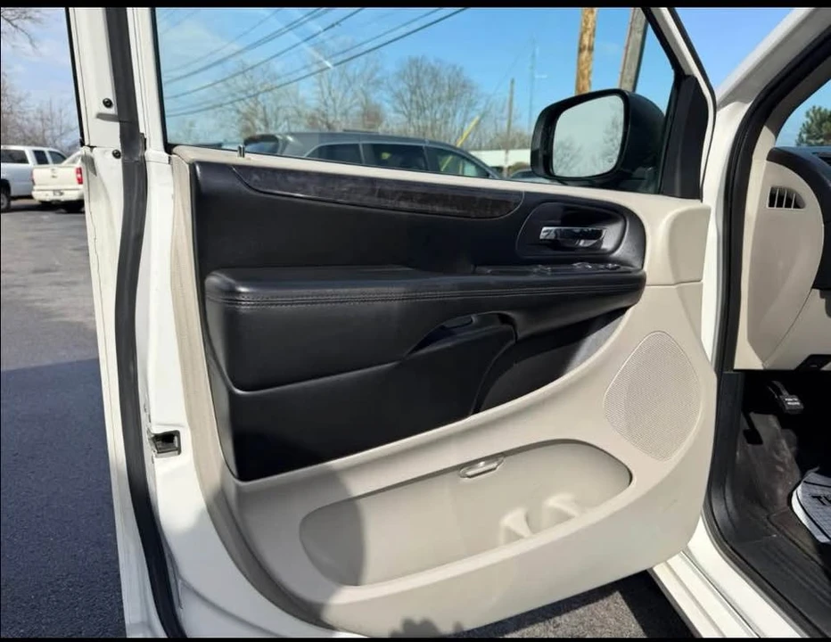 2012 Dodge Caravan - Image 8 of 18