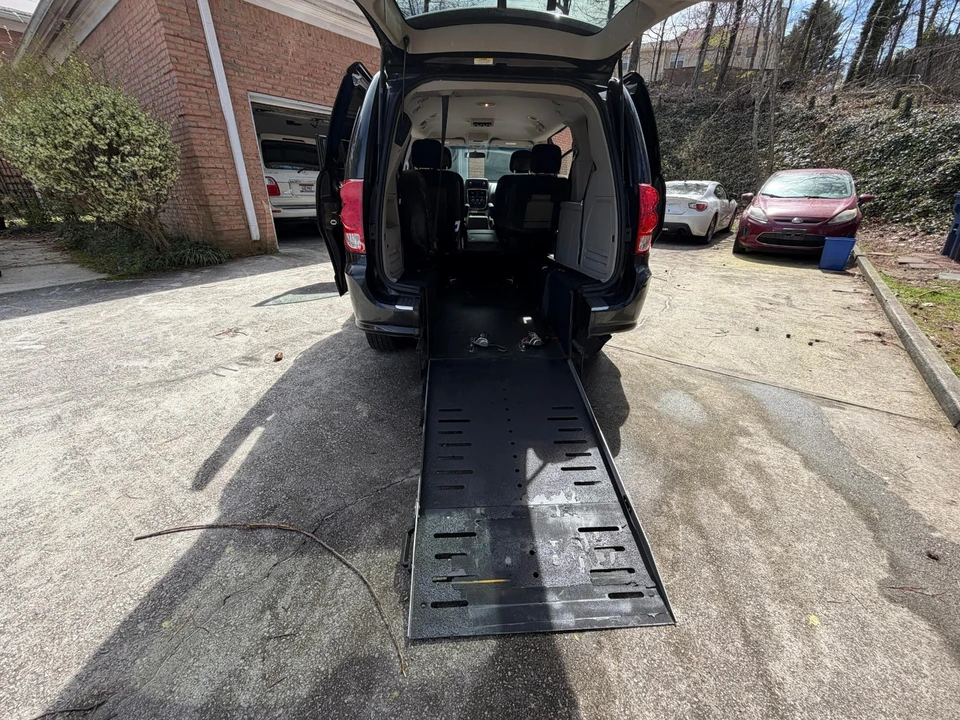 2012 Dodge Caravan - Image 2 of 21