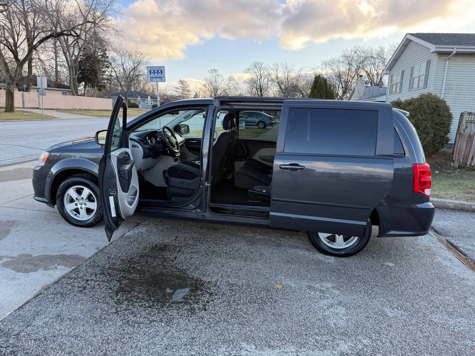 2012 Dodge Caravan - Image 6 of 21