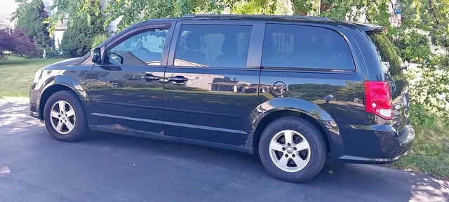 2012 Dodge Grand Caravan SXT Minivan 4D