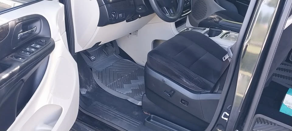 2012 Dodge Caravan - Image 4 of 13
