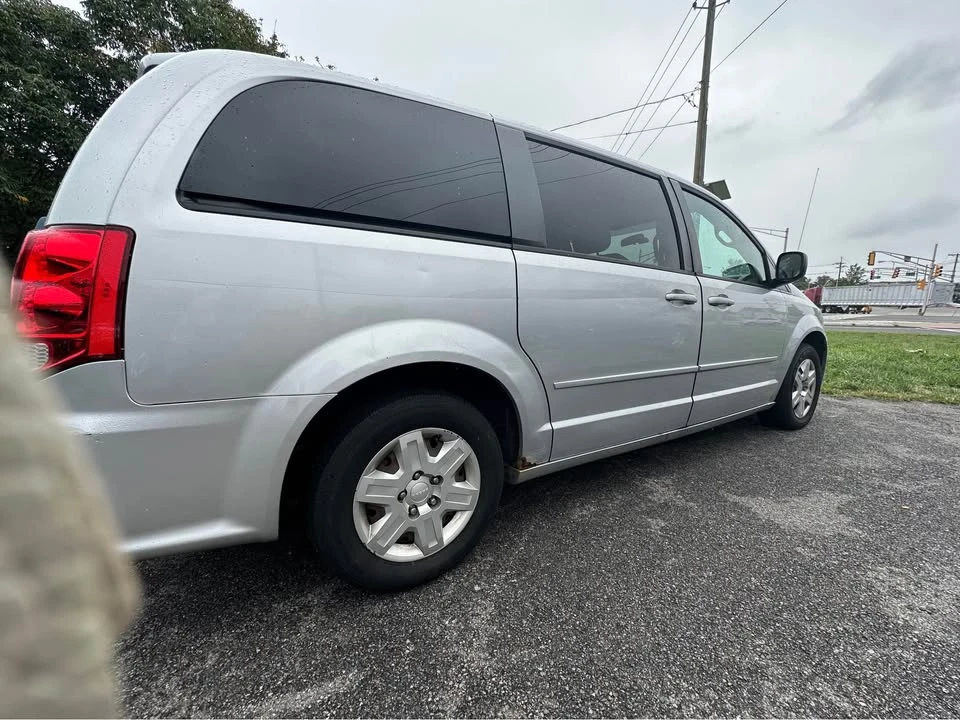 2012 Dodge Caravan - Image 2 of 5