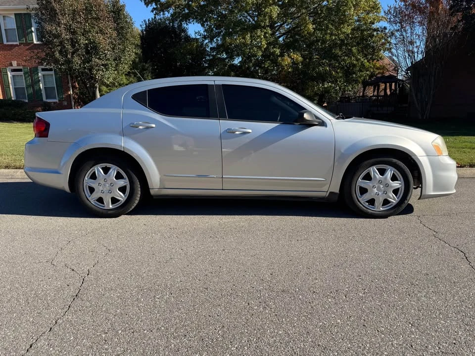 2012 Dodge Avenger Sedan - Image 5 of 10