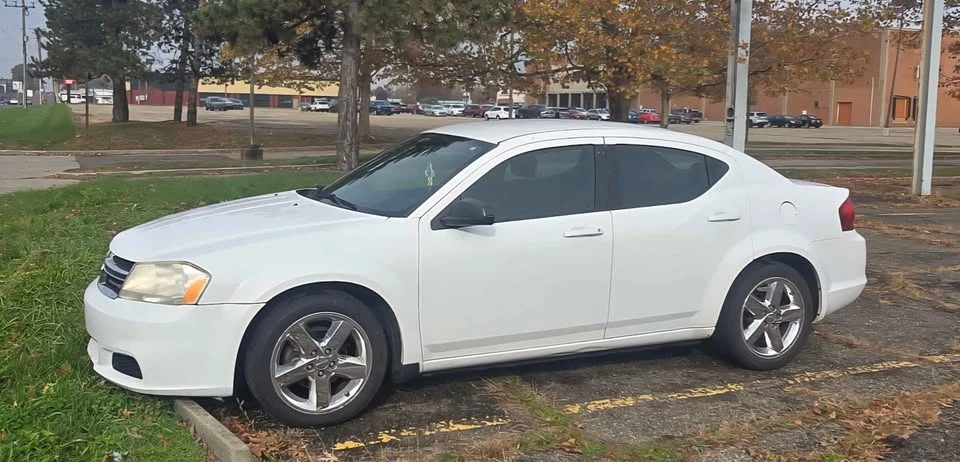 2012 Dodge Avenger Sedan - Image 3 of 6
