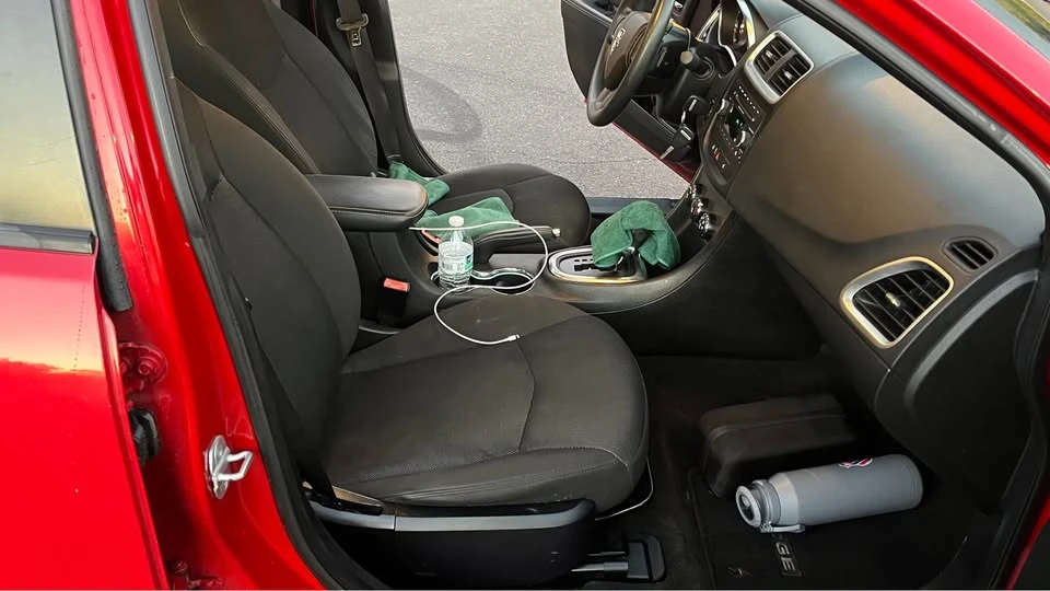 2012 Dodge Avenger Sedan - Image 7 of 10