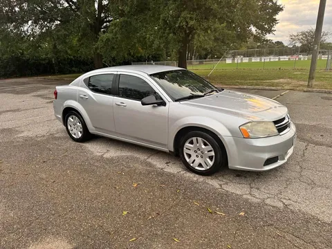 2012 Dodge Avenger SXT Sedan