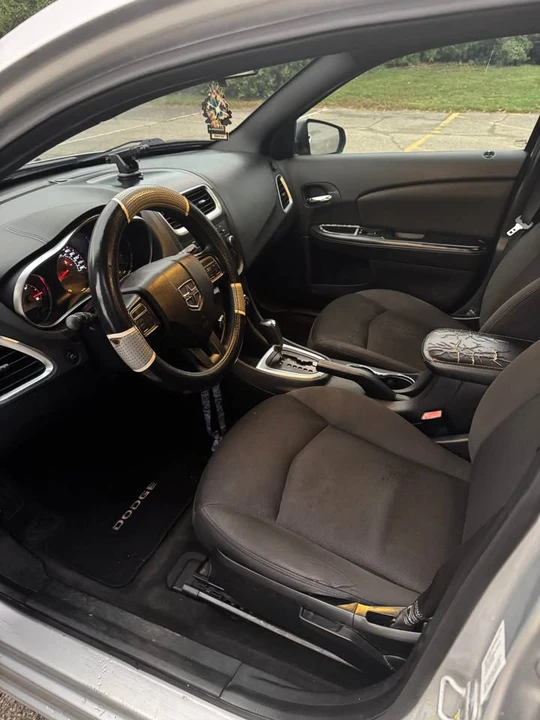 2012 Dodge Avenger Sedan - Image 4 of 7