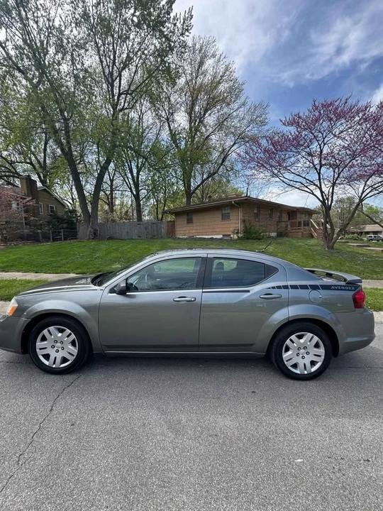 2012 Dodge Avenger Sedan - Image 2 of 10