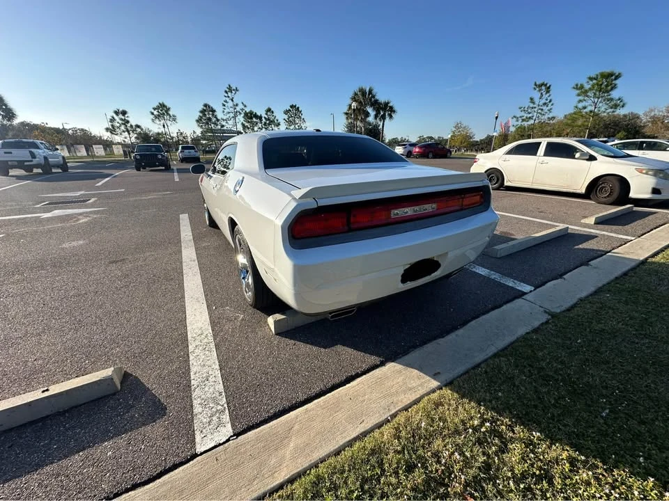 2012 Dodge Challenger 3rd Gen - Image 10 of 20