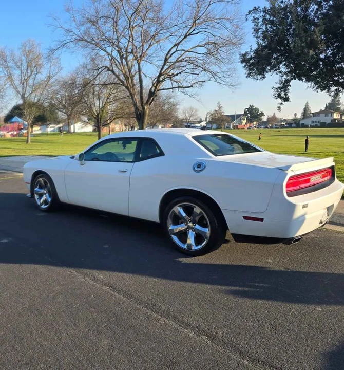 2012 Dodge Challenger 3rd Gen - Image 5 of 16