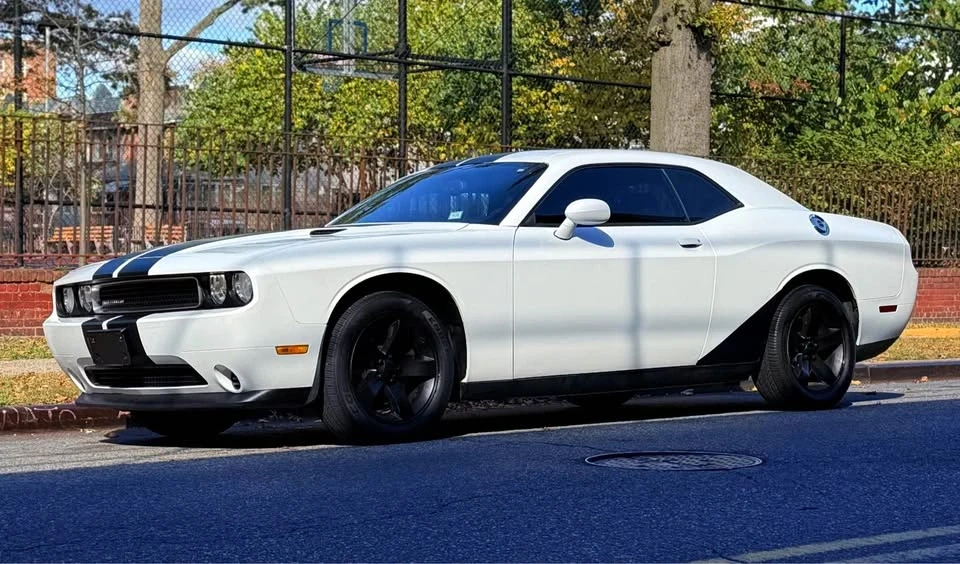 2012 Dodge Challenger 3rd Gen - Image 6 of 10