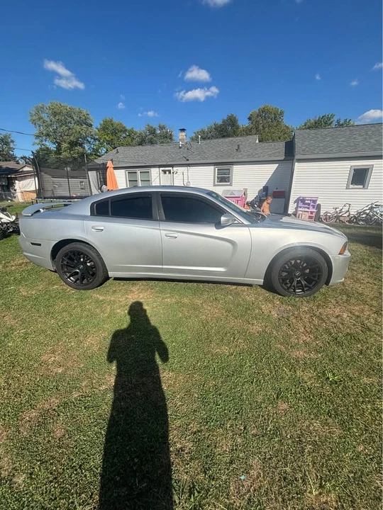 2012 Dodge Charger 7th Gen - Image 2 of 7