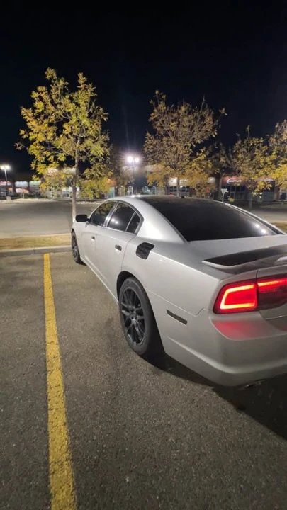 2012 Dodge Charger 7th Gen - Image 2 of 11