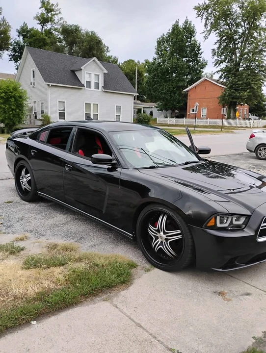 2012 Dodge Charger 7th Gen - Image 4 of 8