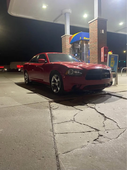 2012 Dodge Charger 7th Gen - Image 2 of 12