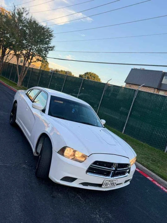 2012 Dodge Charger 7th Gen - Image 9 of 11