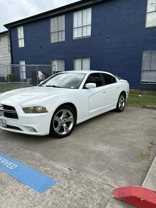 2012 Dodge Charger 7th Gen - Image 2 of 4