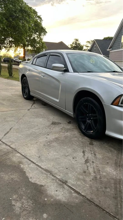 2012 Dodge Charger 7th Gen - Image 2 of 11